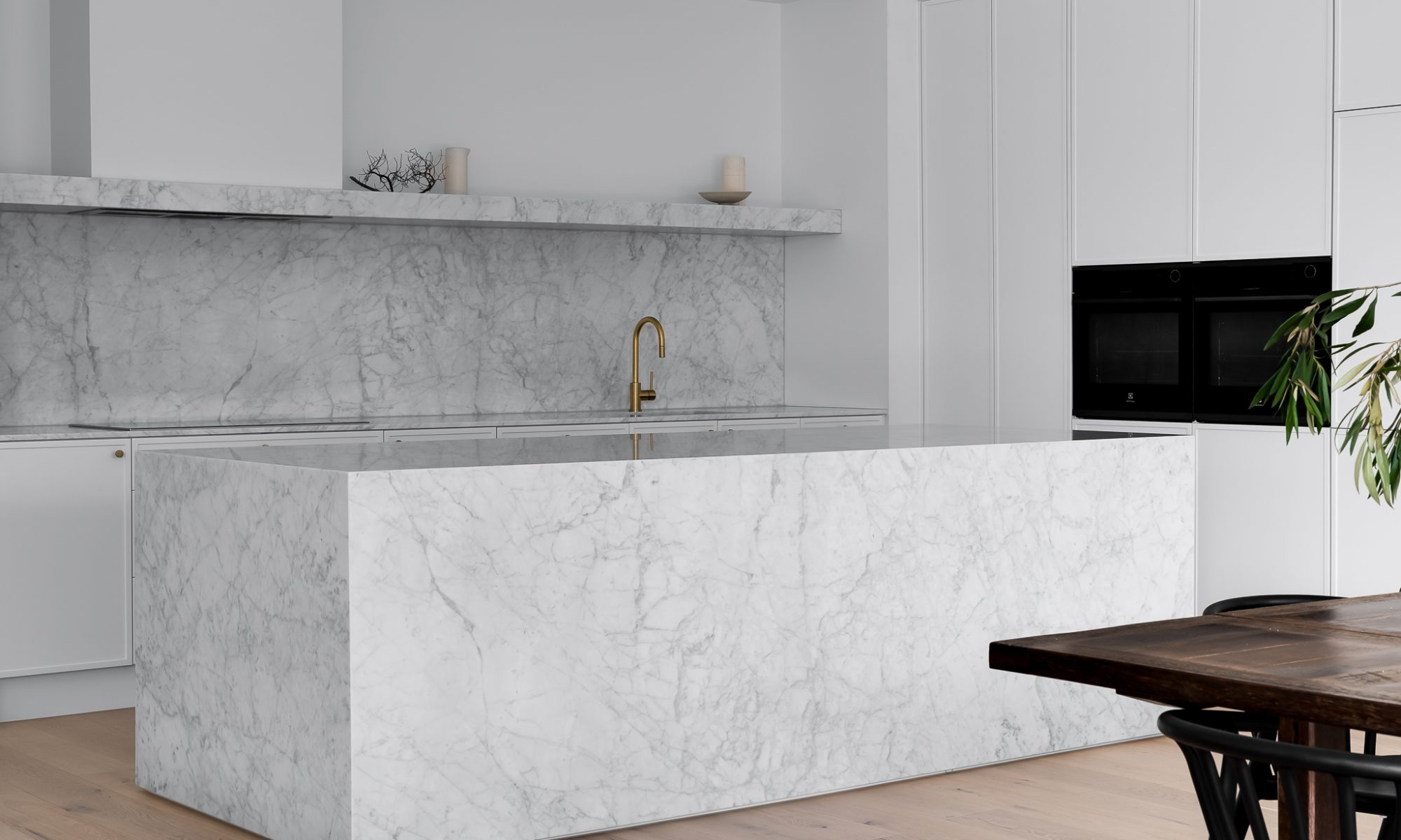 Carrara Marble Adelaide Uniq Stone