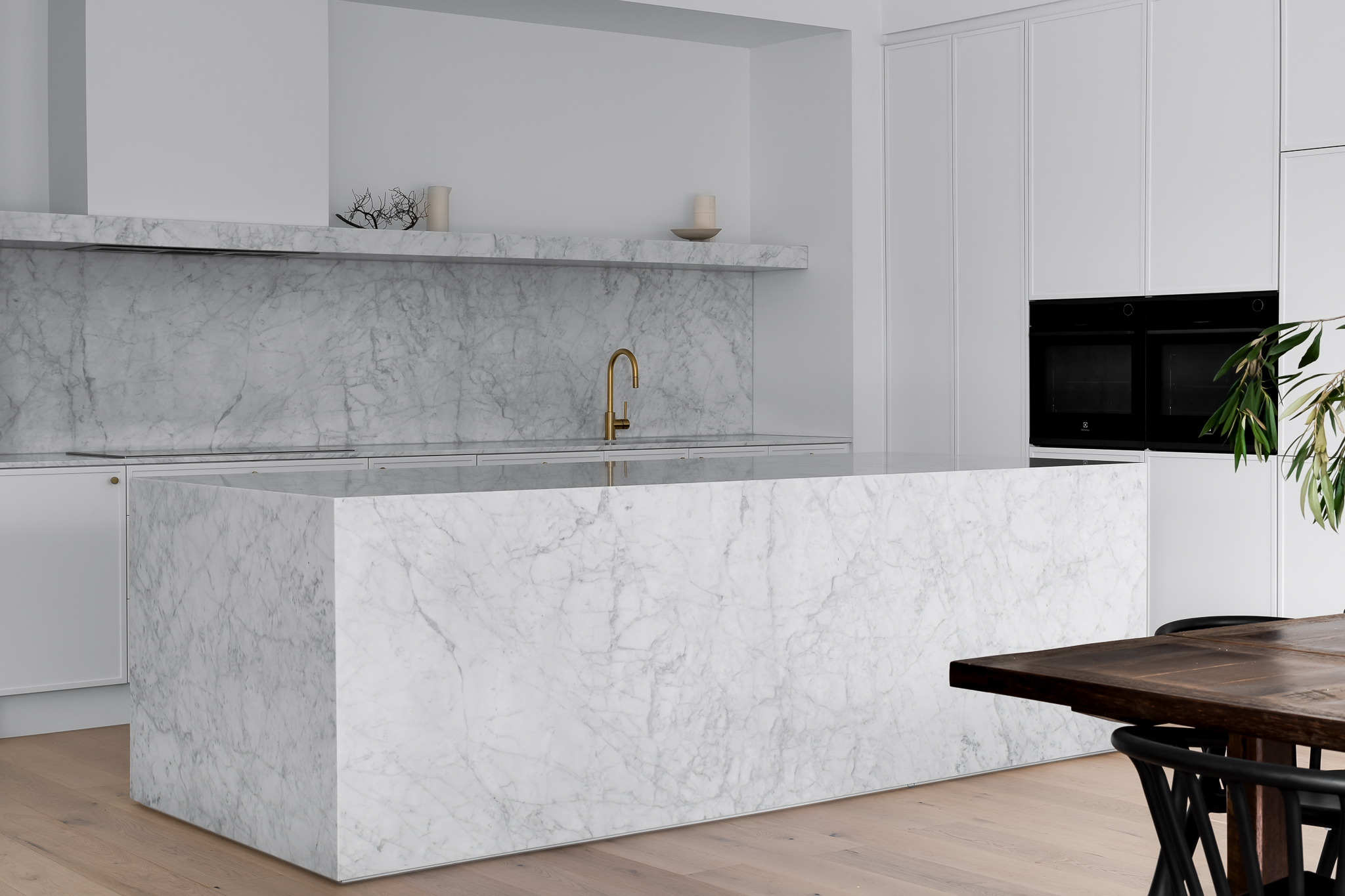 Carrara Marble Adelaide Uniq Stone