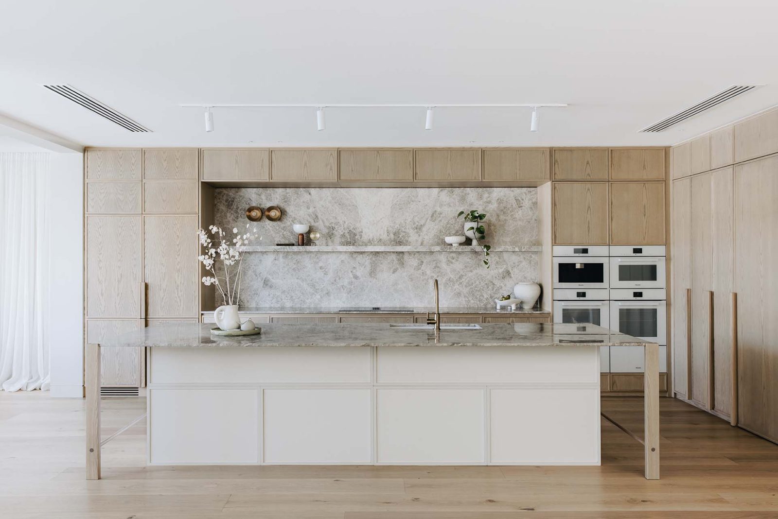 Turco-argento-kitchen-uniq-stone