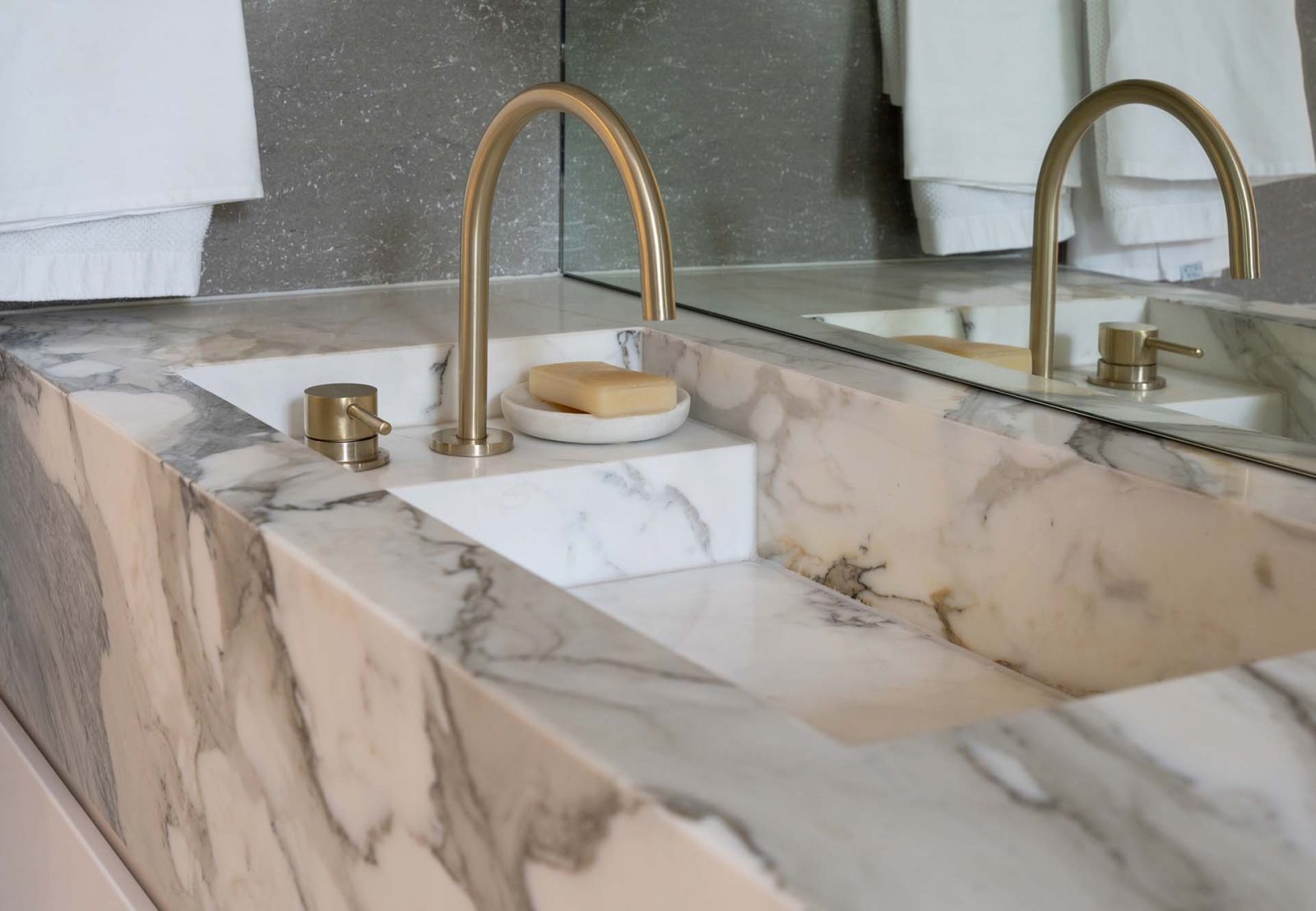Integrated stone basin in Adelaide